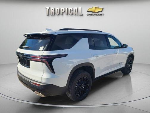 Summit White 2026 Chevrolet Traverse LT