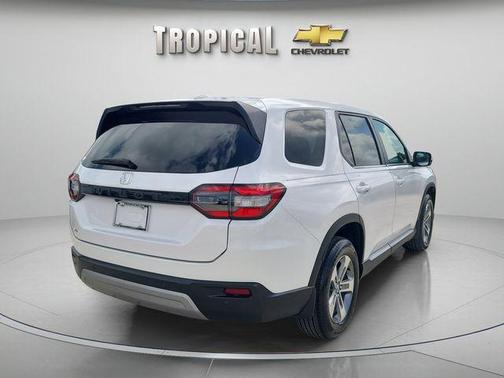White 2023 Honda Pilot EX-L 8-Passenger