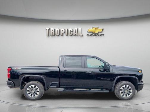Black 2026 Chevrolet Silverado 2500 Custom
