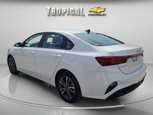 Snow White Pearl 2023 Kia Forte LXS