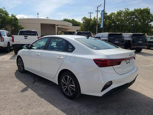 Snow White Pearl 2023 Kia Forte LXS