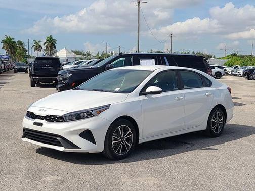 Snow White Pearl 2023 Kia Forte LXS