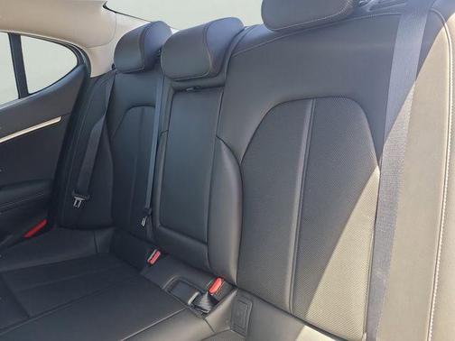 2021 Genesis G70 2.0T