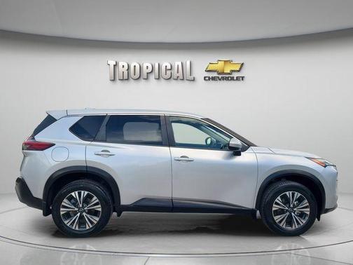 Brilliant Silver Metallic 2023 Nissan Rogue SV