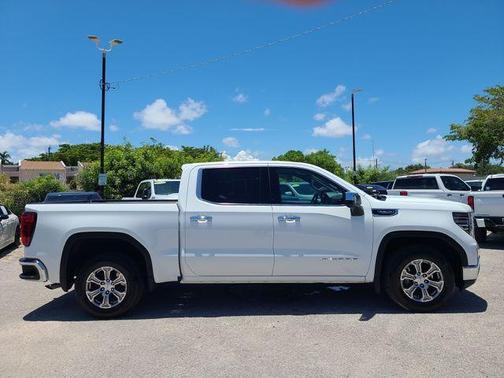 Summit White 2024 GMC Sierra 1500 SLT