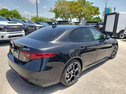 Vulcano Black Metallic 2023 Alfa Romeo Giulia Veloce