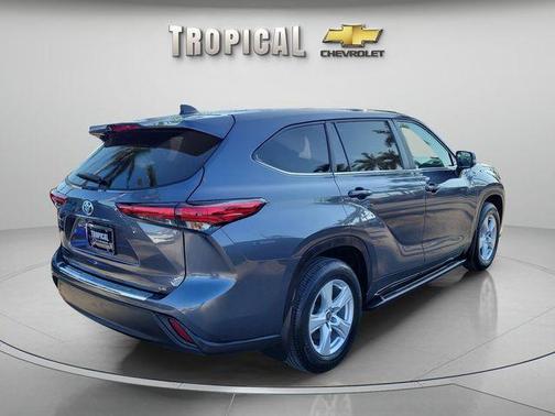 Gray 2023 Toyota Highlander L