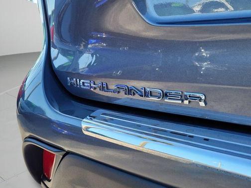 Gray 2023 Toyota Highlander L