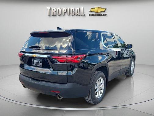 Mosaic Black Metallic 2023 Chevrolet Traverse LS