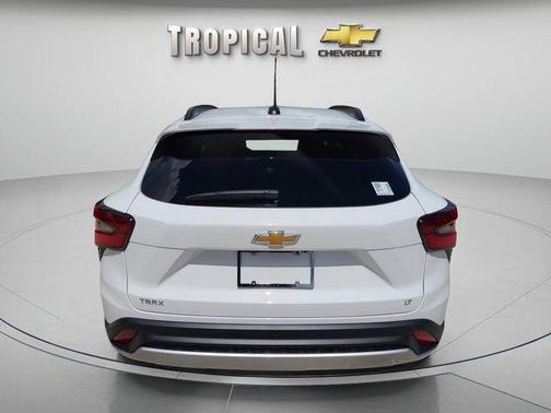 Summit White 2026 Chevrolet Trax LT