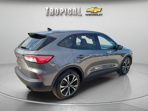 Gray Metallic 2022 Ford Escape SE