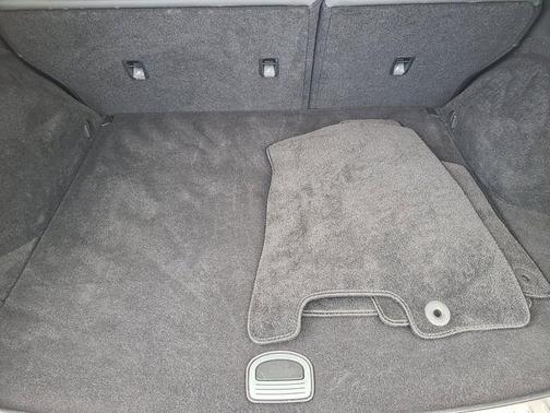 Uyuni White 2026 Genesis GV70 2.5T