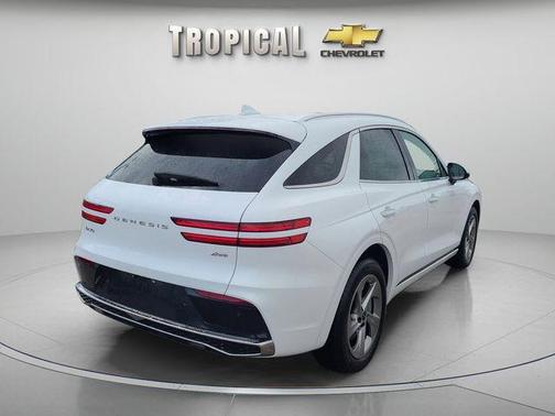 Uyuni White 2026 Genesis GV70 2.5T