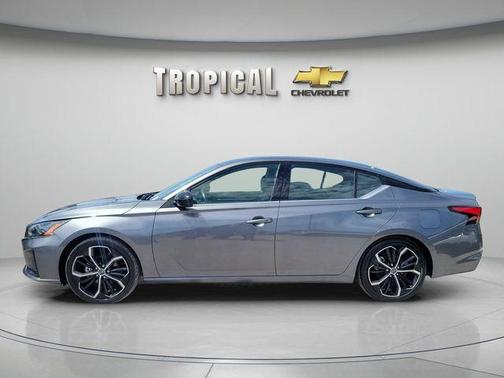 Gun Metallic 2024 Nissan Altima 2.5 SR