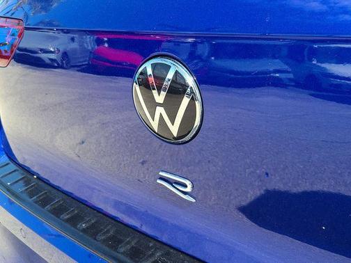 Lapiz Blue Metallic 2024 Volkswagen Golf R 2.0T