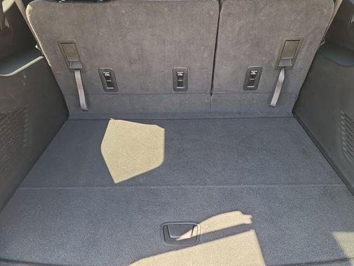 Black 2024 Chevrolet Suburban LT