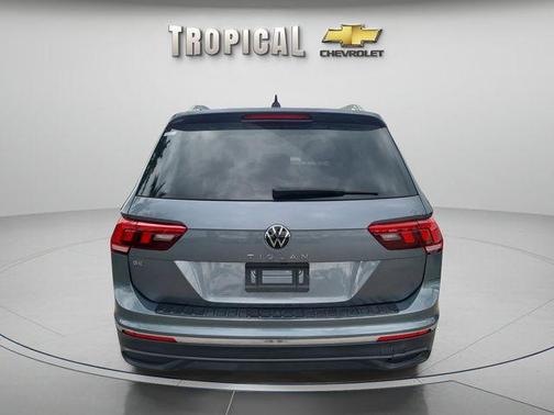 Platinum Gray Metallic 2022 Volkswagen Tiguan 2.0T SE