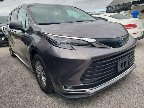 2024 Toyota Sienna XLE
