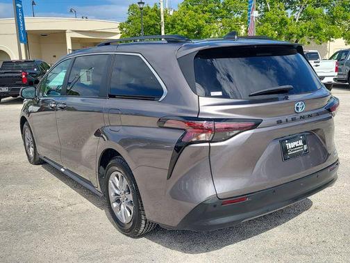 Predawn Gray Mica 2024 Toyota Sienna XLE