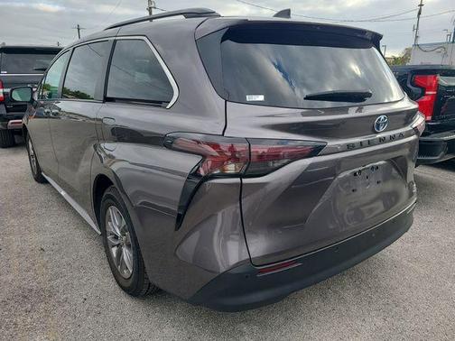 2024 Toyota Sienna XLE