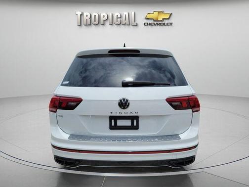 Pure White 2022 Volkswagen Tiguan 2.0T SE R-Line Black
