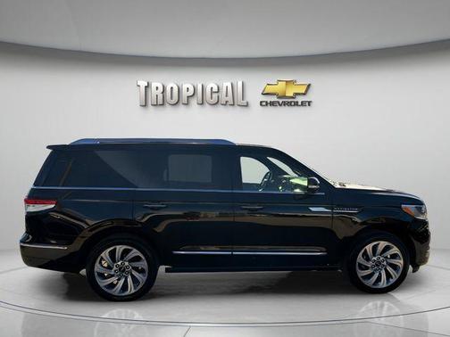 Black Metallic 2024 Lincoln Navigator Premiere