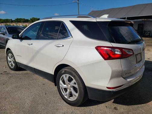 Iridescent Pearl Tricoat 2021 Chevrolet Equinox Premier