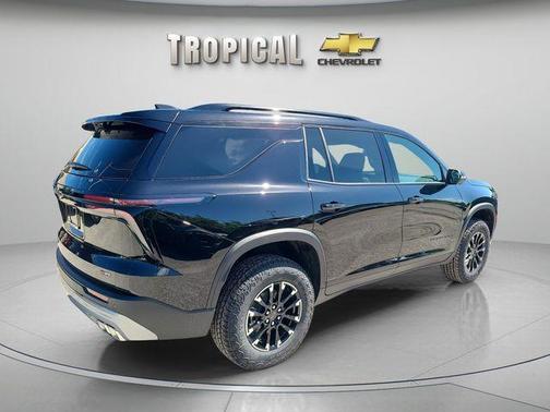 Mosaic Black Metallic 2026 Chevrolet Traverse Z71