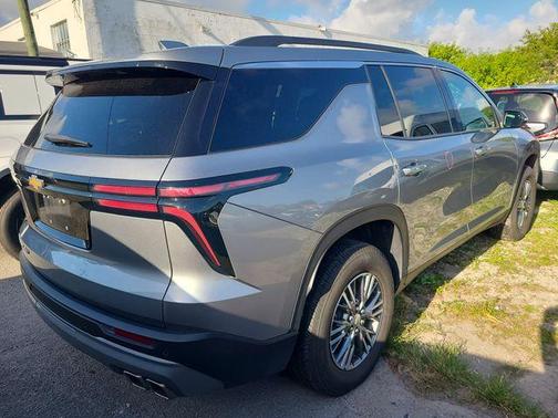 Sterling Gray Metallic 2025 Chevrolet Traverse LT
