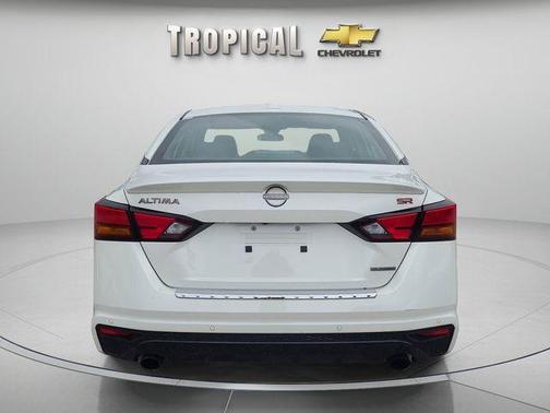 White 2023 Nissan Altima 2.0 SR