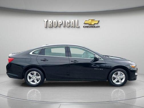 Mosaic Black Metallic 2024 Chevrolet Malibu LT