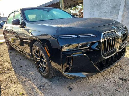 Black Sapphire Metallic 2025 BMW 740 i