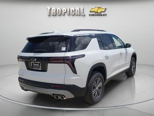 Summit White 2026 Chevrolet Traverse LT