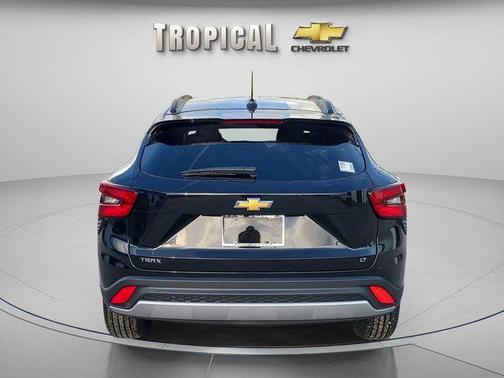 Mosaic Black Metallic 2026 Chevrolet Trax LT