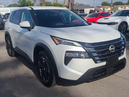Pearl 2024 Nissan Rogue SV