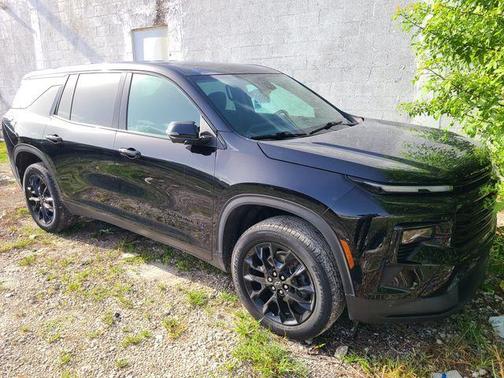 Mosaic Black Metallic 2024 Chevrolet Traverse LS