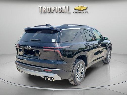 Mosaic Black Metallic 2026 Chevrolet Traverse LT
