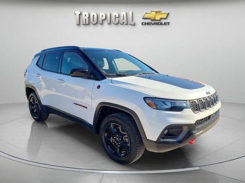 Bright White Clearcoat 2023 Jeep Compass Trailhawk