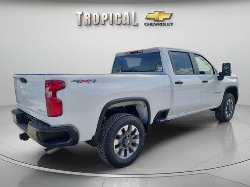 Summit White 2026 Chevrolet Silverado 2500 Custom