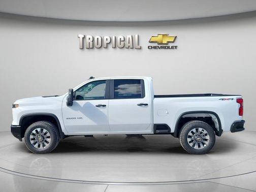 Summit White 2026 Chevrolet Silverado 2500 Custom