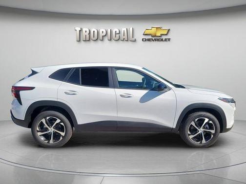 Summit White 2026 Chevrolet Trax 1RS