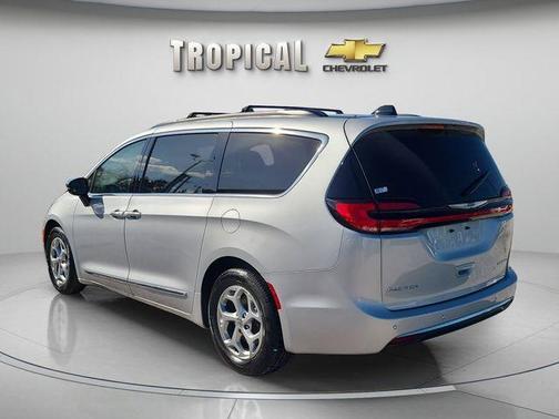 Silver Mist Clearcoat 2023 Chrysler Pacifica Limited