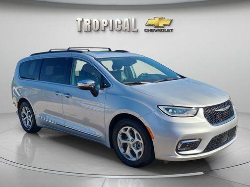 Silver Mist Clearcoat 2023 Chrysler Pacifica Limited