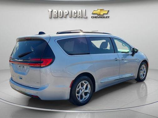 Silver Mist Clearcoat 2023 Chrysler Pacifica Limited