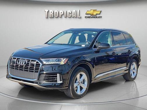 Mythos Black Metallic 2024 Audi Q7 45 Premium Plus