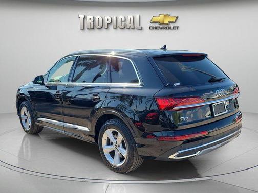 Mythos Black Metallic 2024 Audi Q7 45 Premium Plus