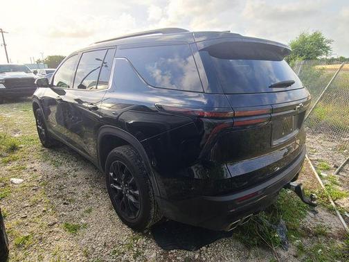 Mosaic Black Metallic 2024 Chevrolet Traverse LT