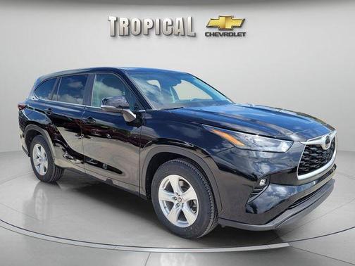 Midnight Black Metallic 2024 Toyota Highlander LE
