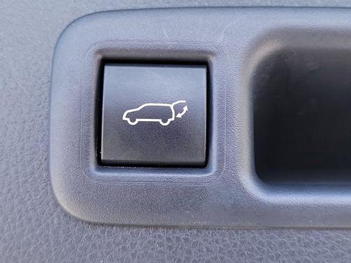 Black 2024 Toyota Highlander LE