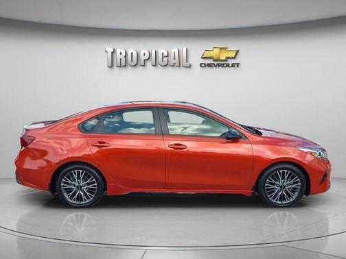 Fire 2023 Kia Forte GT-Line